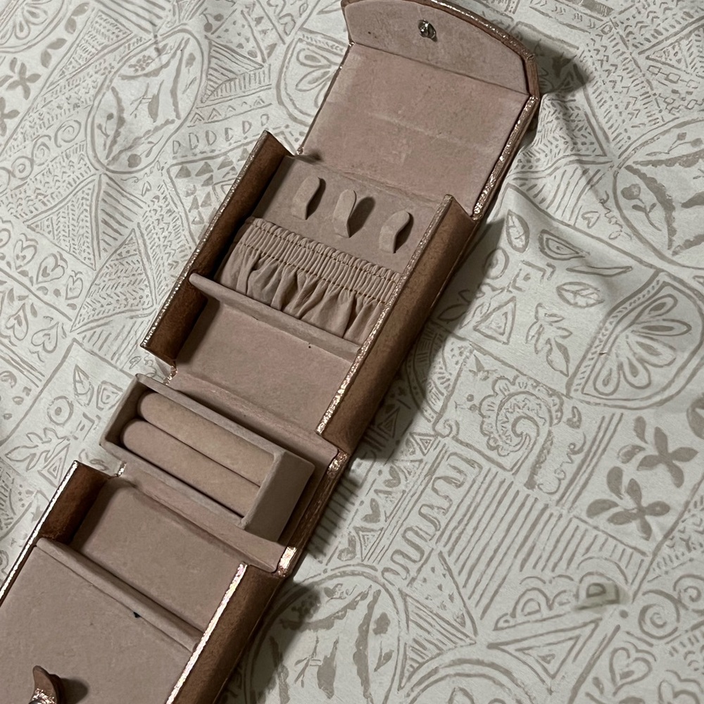 Elegant Pink Jewelry Organizer